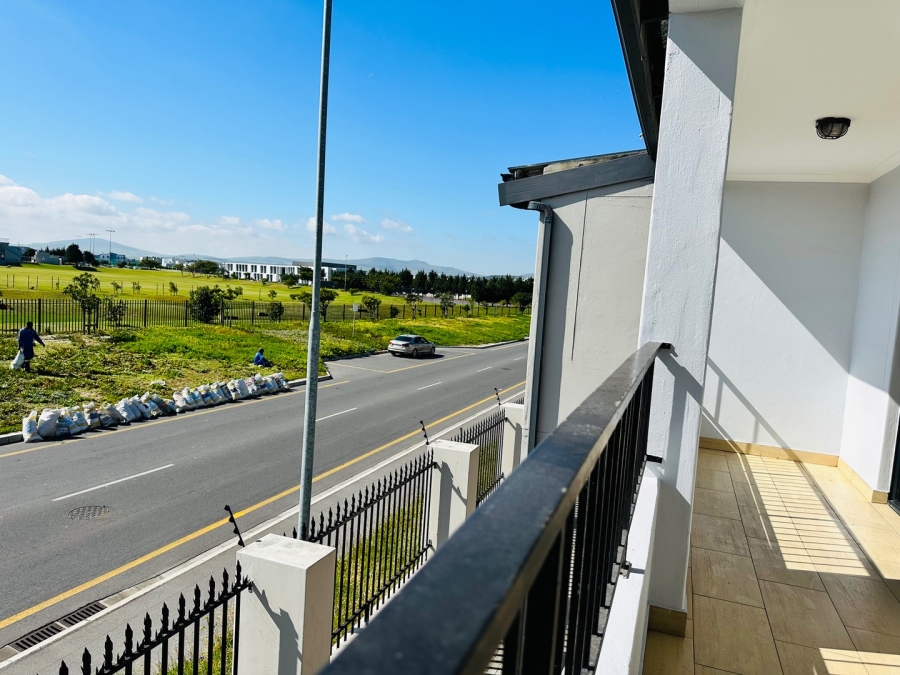 2 Bedroom Property for Sale in Parklands North Western Cape